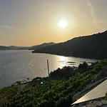 House Rex - Marina, With A Private Pool بيت للعطل *