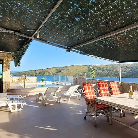 House Rex - Marina, With A Private Pool Nyaraló